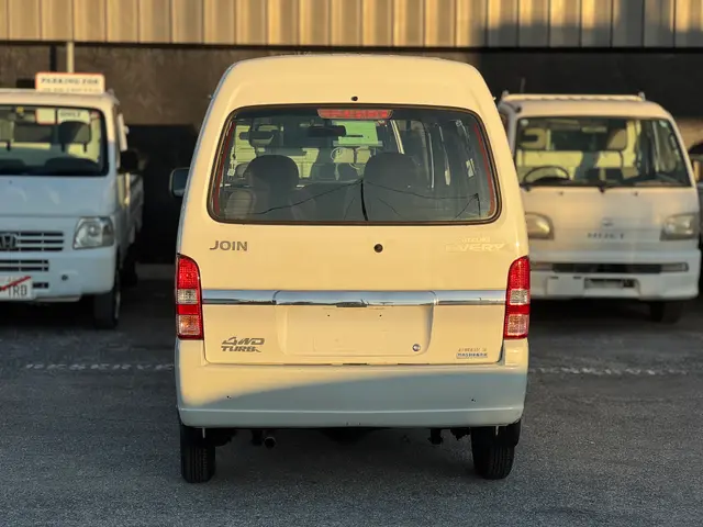 1999 Suzuki Mini Van - Image 10